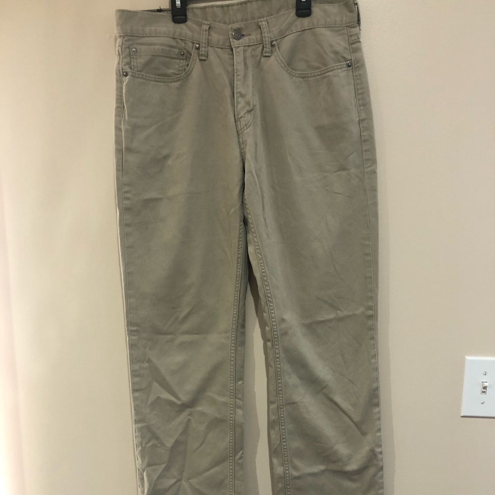 Men’s Levi Khakis